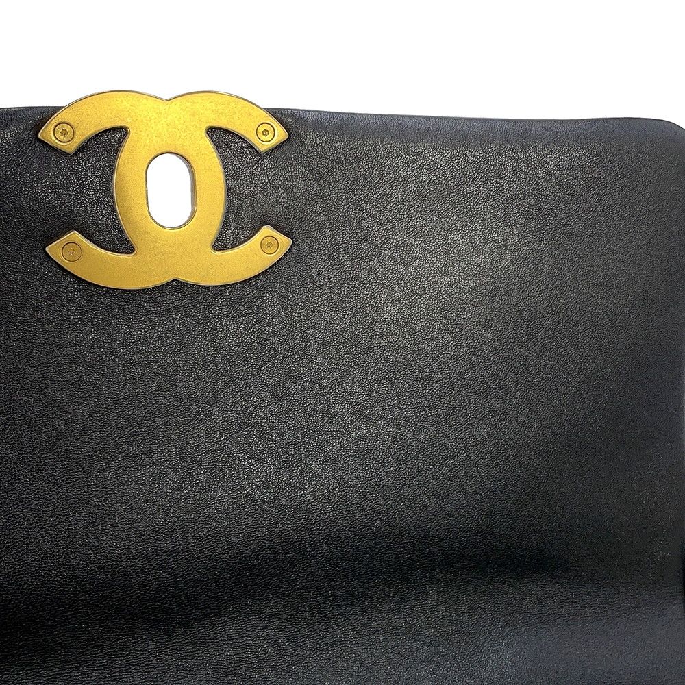 Chanel Chain Shoulder Bag 19 Flap CC Logo Shiny Lambskin Black — view 8