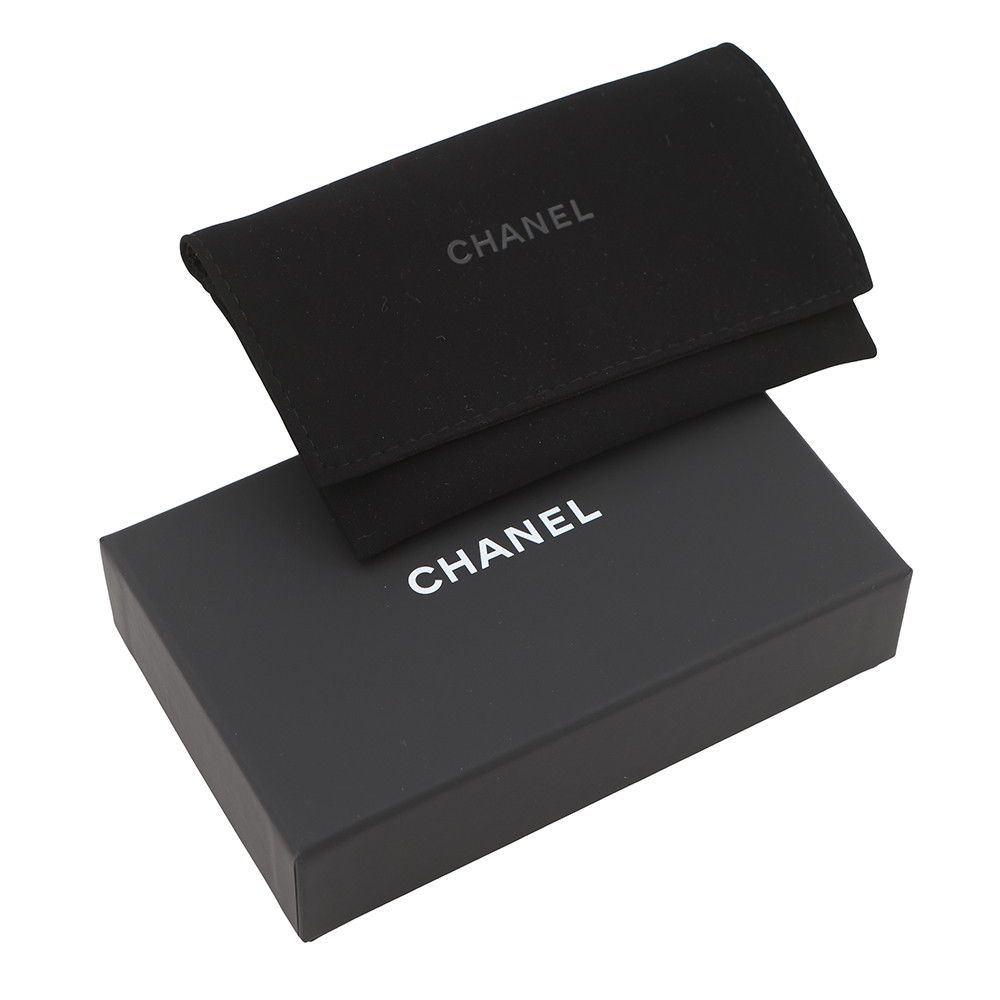 Chanel Card Case Quilted CC Logo — view 7