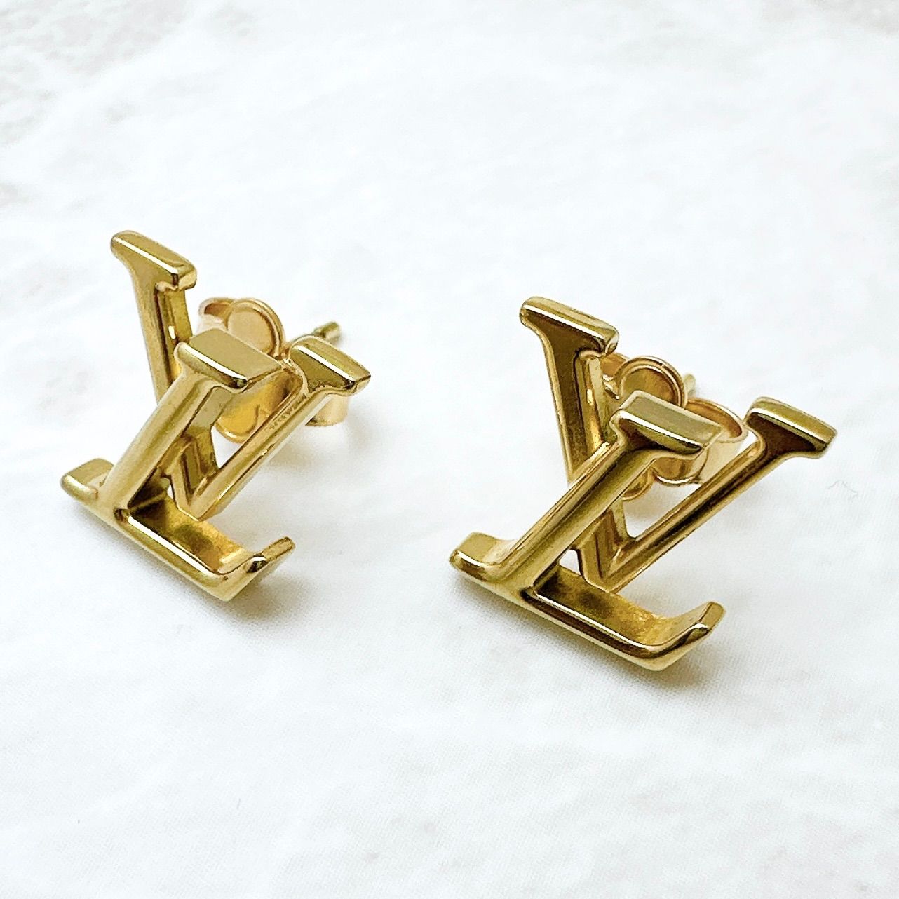 Louis Vuitton LV Iconic Gold Earrings — view 5