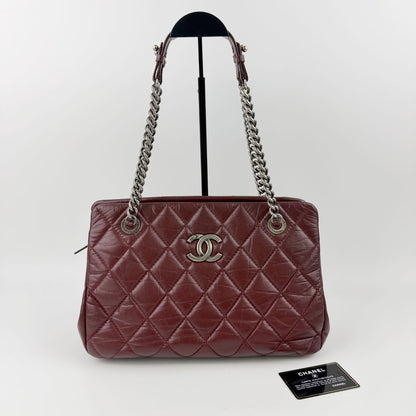 Chanel CC Logo Quilted Chain Shoulder Bag Leather Bordeaux Red Silver Vintage — view 3