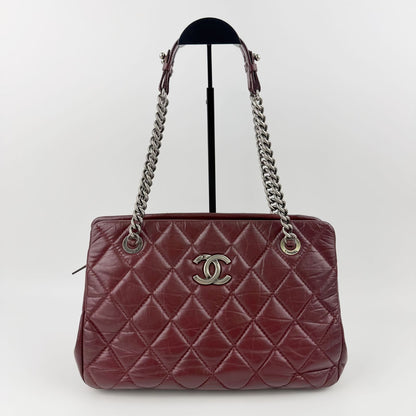 Chanel CC Logo Quilted Chain Shoulder Bag Leather Bordeaux Red Silver Vintage — view 4