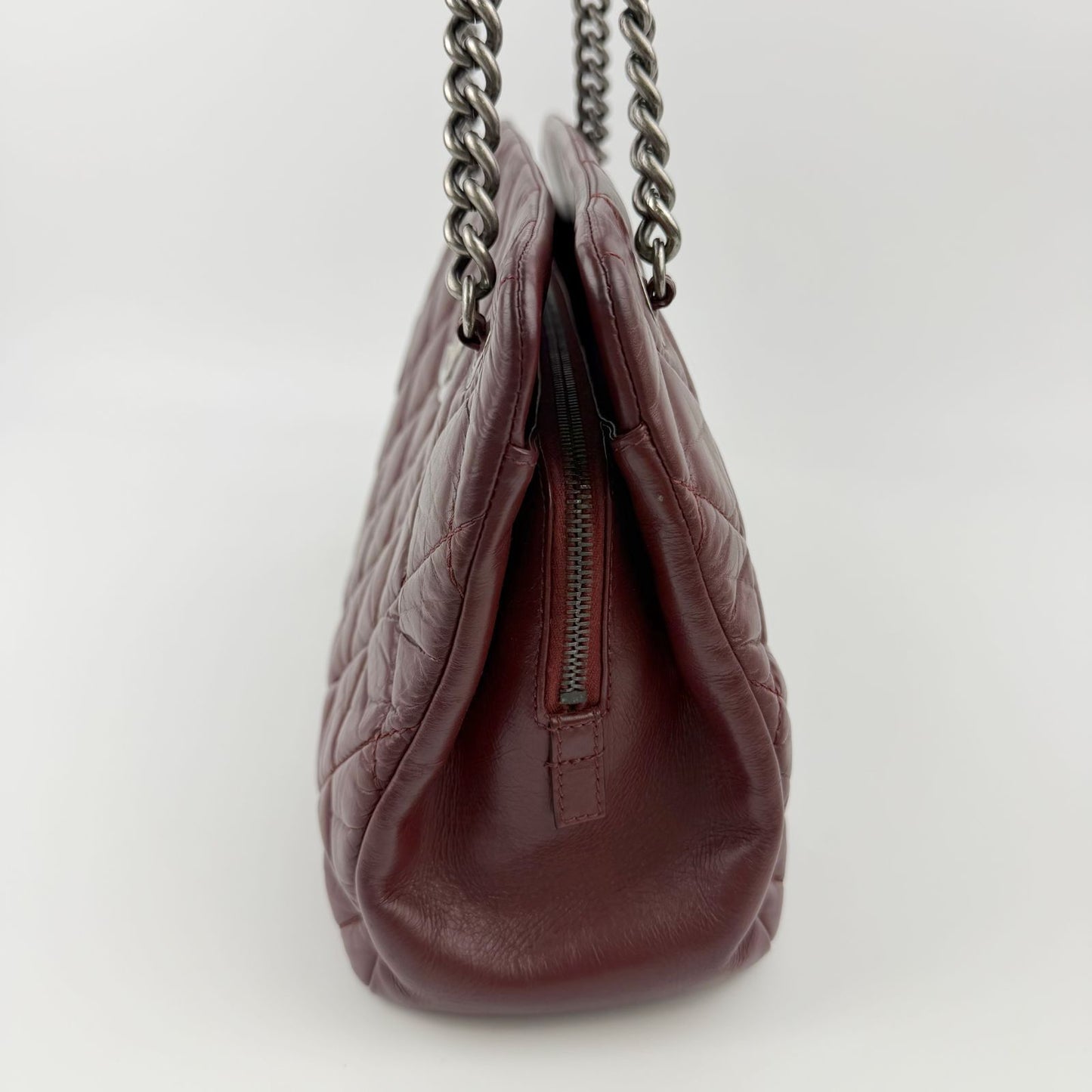 Chanel CC Logo Quilted Chain Shoulder Bag Leather Bordeaux Red Silver Vintage — view 6