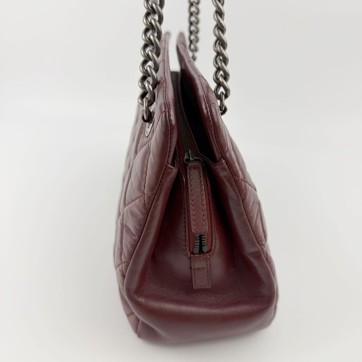 Chanel CC Logo Quilted Chain Shoulder Bag Leather Bordeaux Red Silver Vintage — view 8