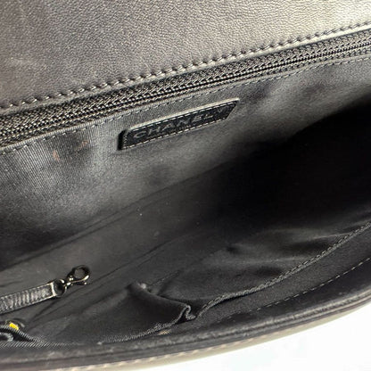 Chanel Shoulder Bag Boy Large — view 5