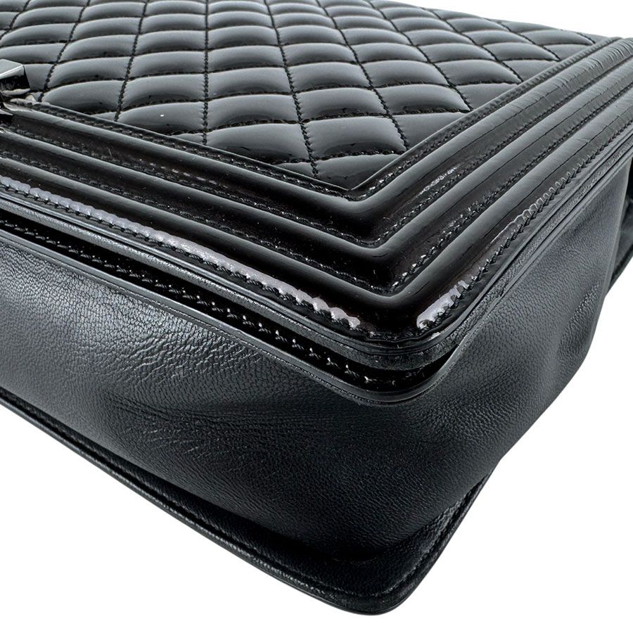 Chanel Shoulder Bag Boy Large — view 8