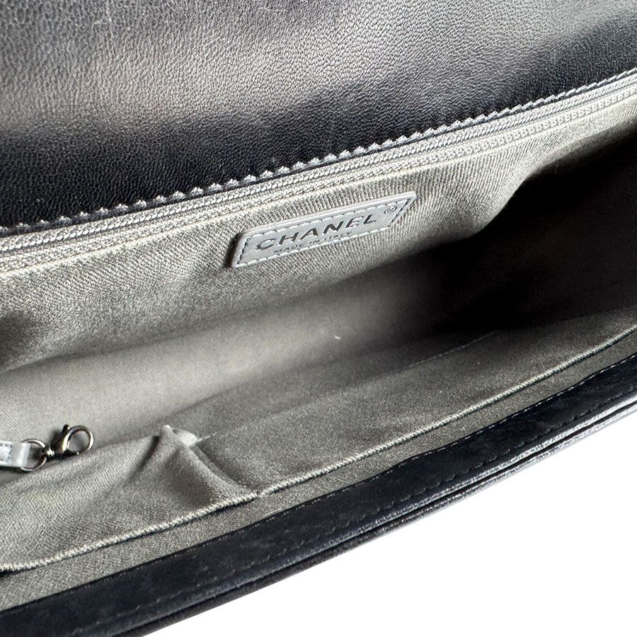 Chanel Shoulder Bag Boy Large — view 5