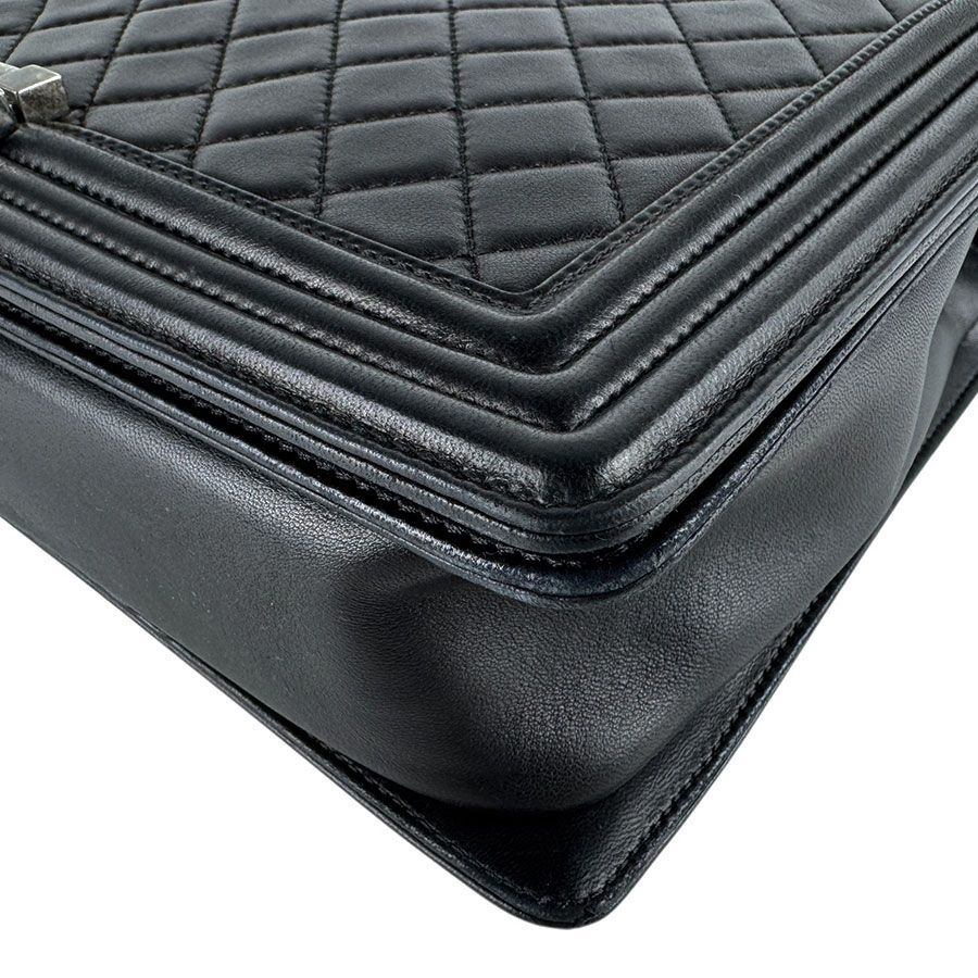 Chanel Shoulder Bag Boy Large — view 8