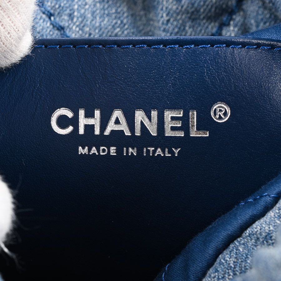 Chanel Handbag 22 Mini — view 6