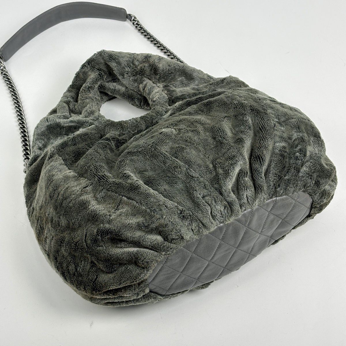 Chanel CC Logo Chain Shoulder Bag 2-Way Faux Fur Fabric Green — view 2
