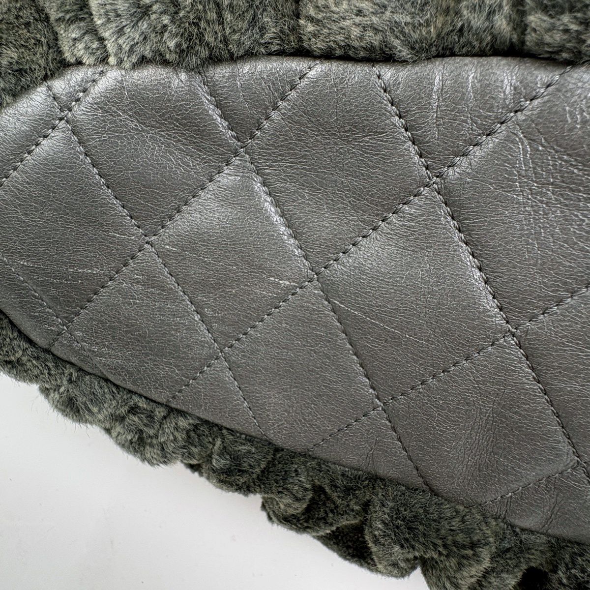 Chanel CC Logo Chain Shoulder Bag 2-Way Faux Fur Fabric Green — view 3