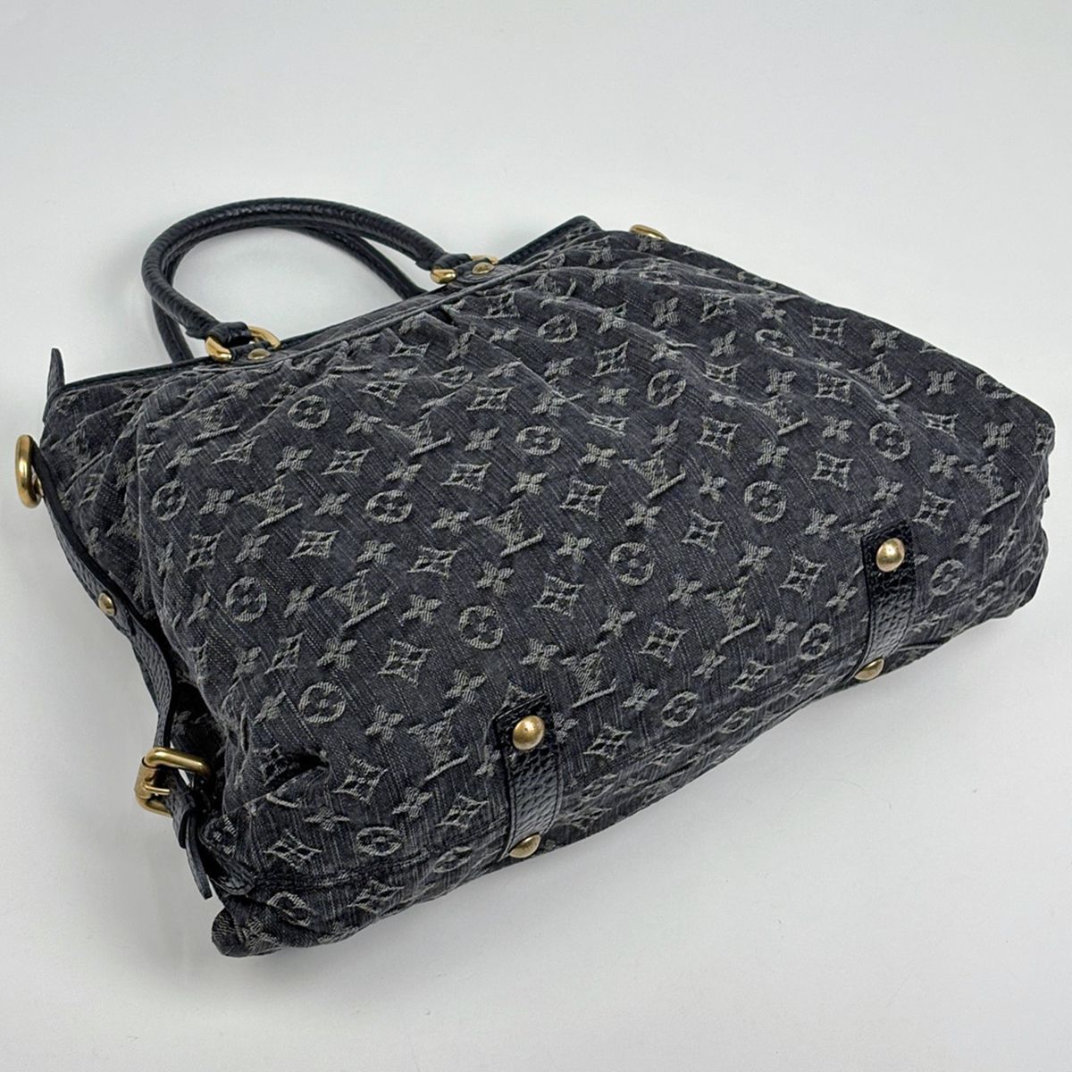 Louis Vuitton Neocavi GM 2-Way Handbag Monogram Denim Noir — view 2