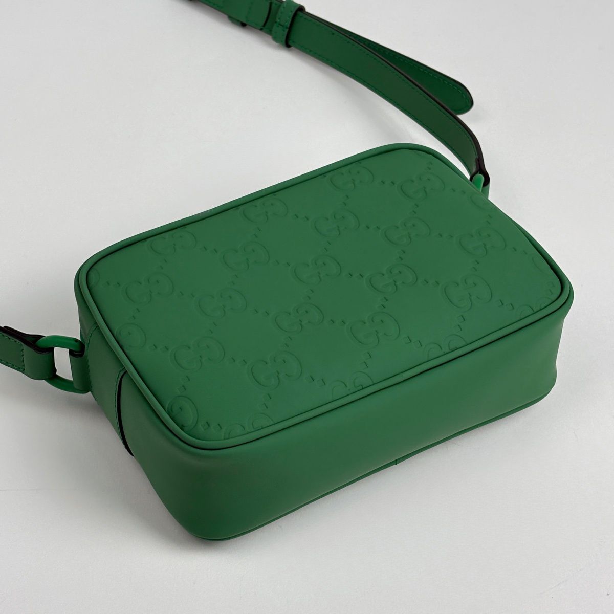 Gucci GG Rubber Effect Mini Shoulder Bag Leather Green — view 2