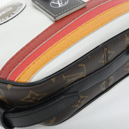 Louis Vuitton Boite Chapeau Sple Shoulder Bag — view 3