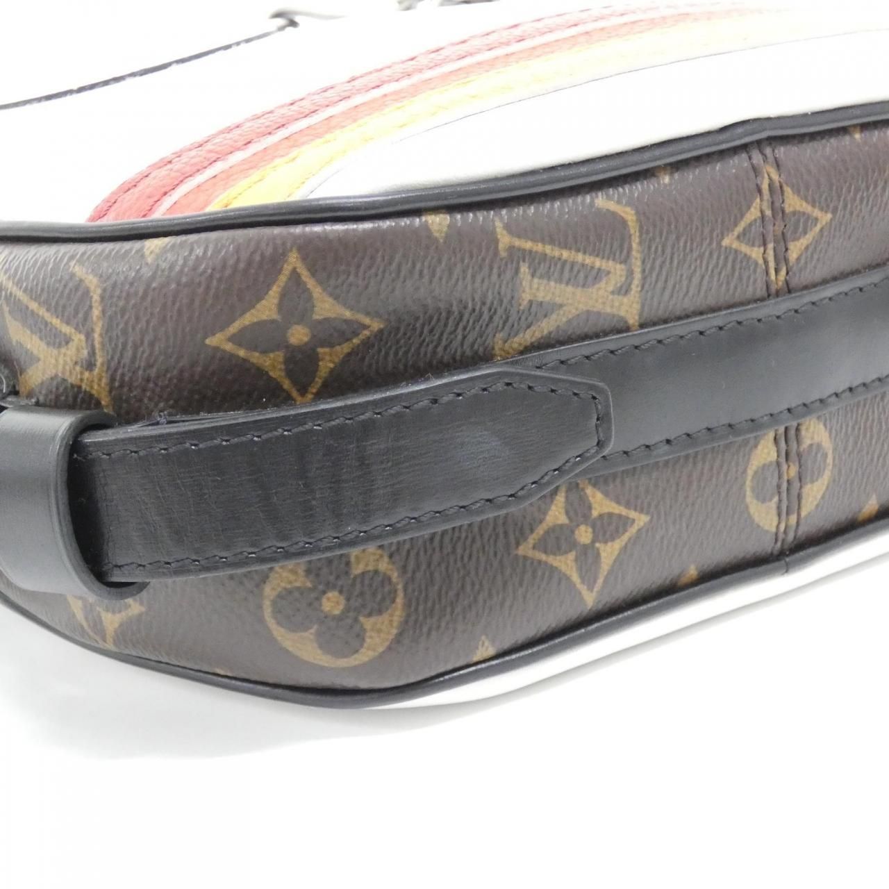 Louis Vuitton Boite Chapeau Sple Shoulder Bag — view 8