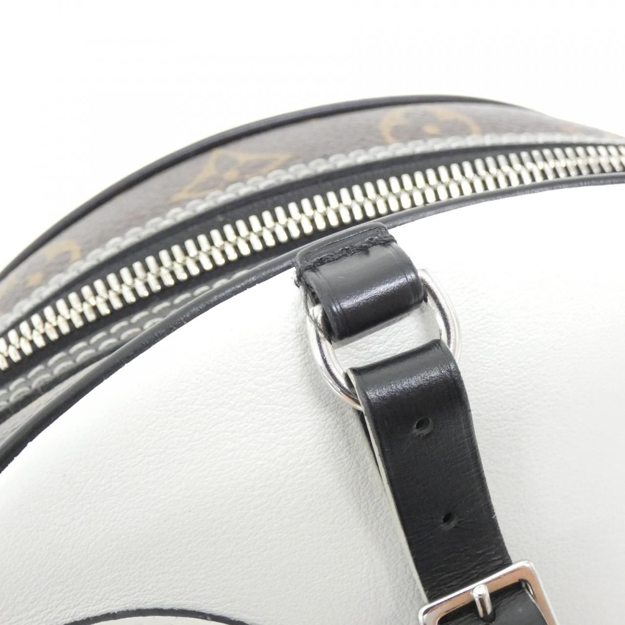 Louis Vuitton Boite Chapeau Sple Shoulder Bag — view 4