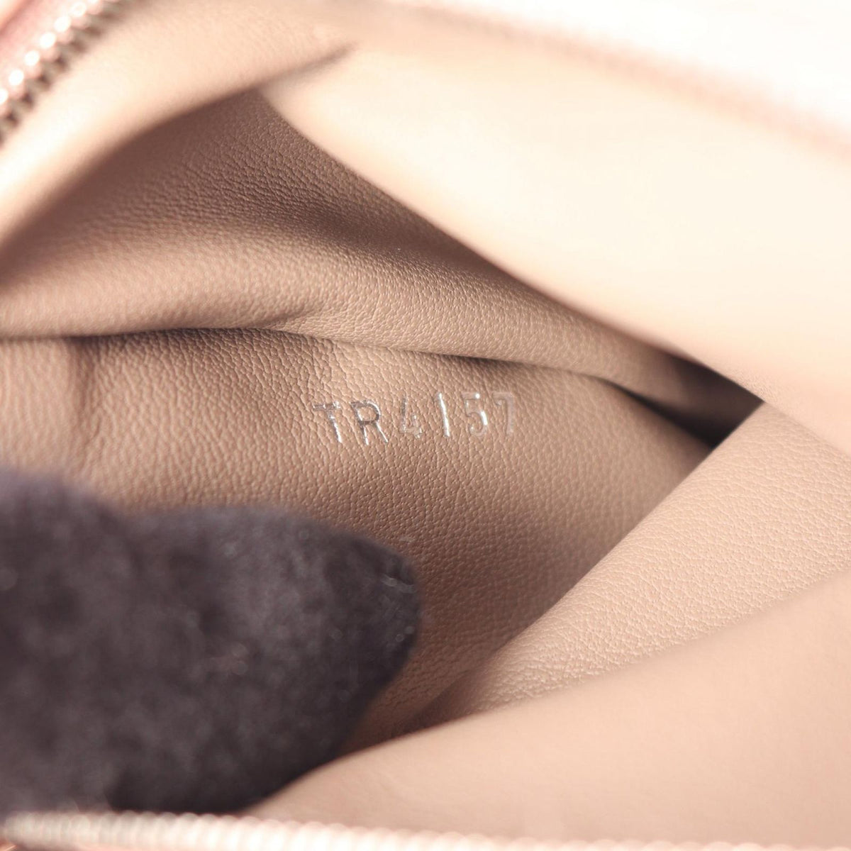 Louis Vuitton Handbag Capucines BB 2-Way Magnolia Leather — view 5