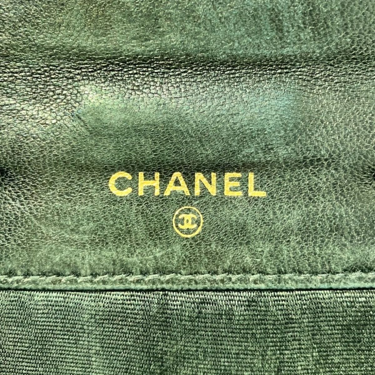 Chanel CC Logo Bifold Wallet Caviar Leather — view 4