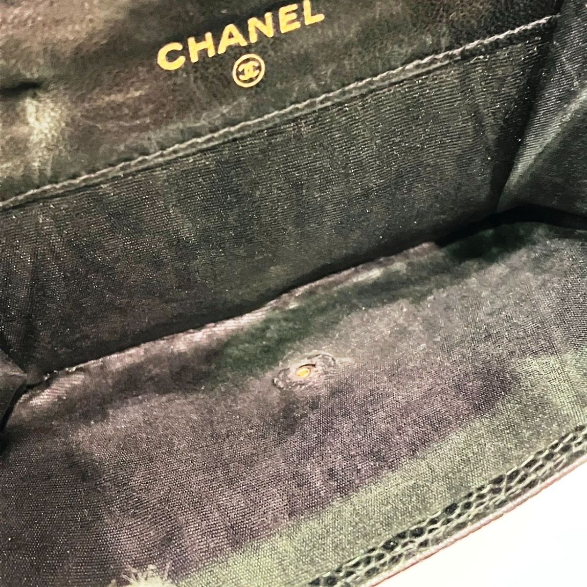Chanel CC Logo Bifold Wallet Caviar Leather — view 5
