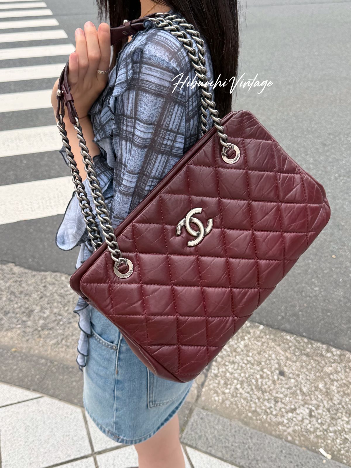 Chanel CC Logo Quilted Chain Shoulder Bag Leather Bordeaux Red Silver Vintage — view 2