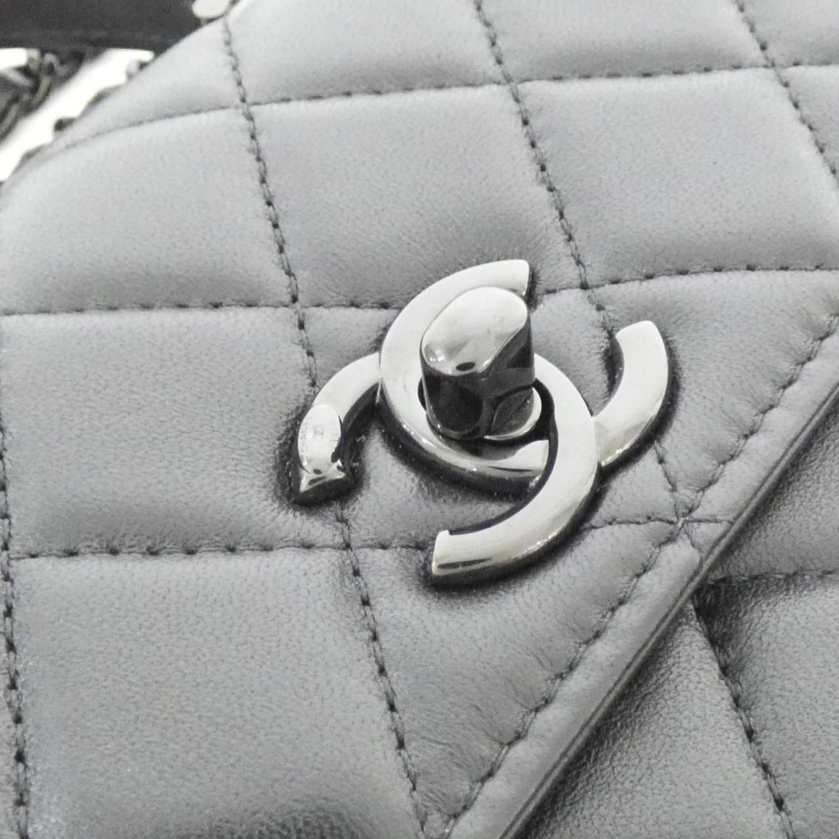 Chanel Chain Clutch Black — view 4