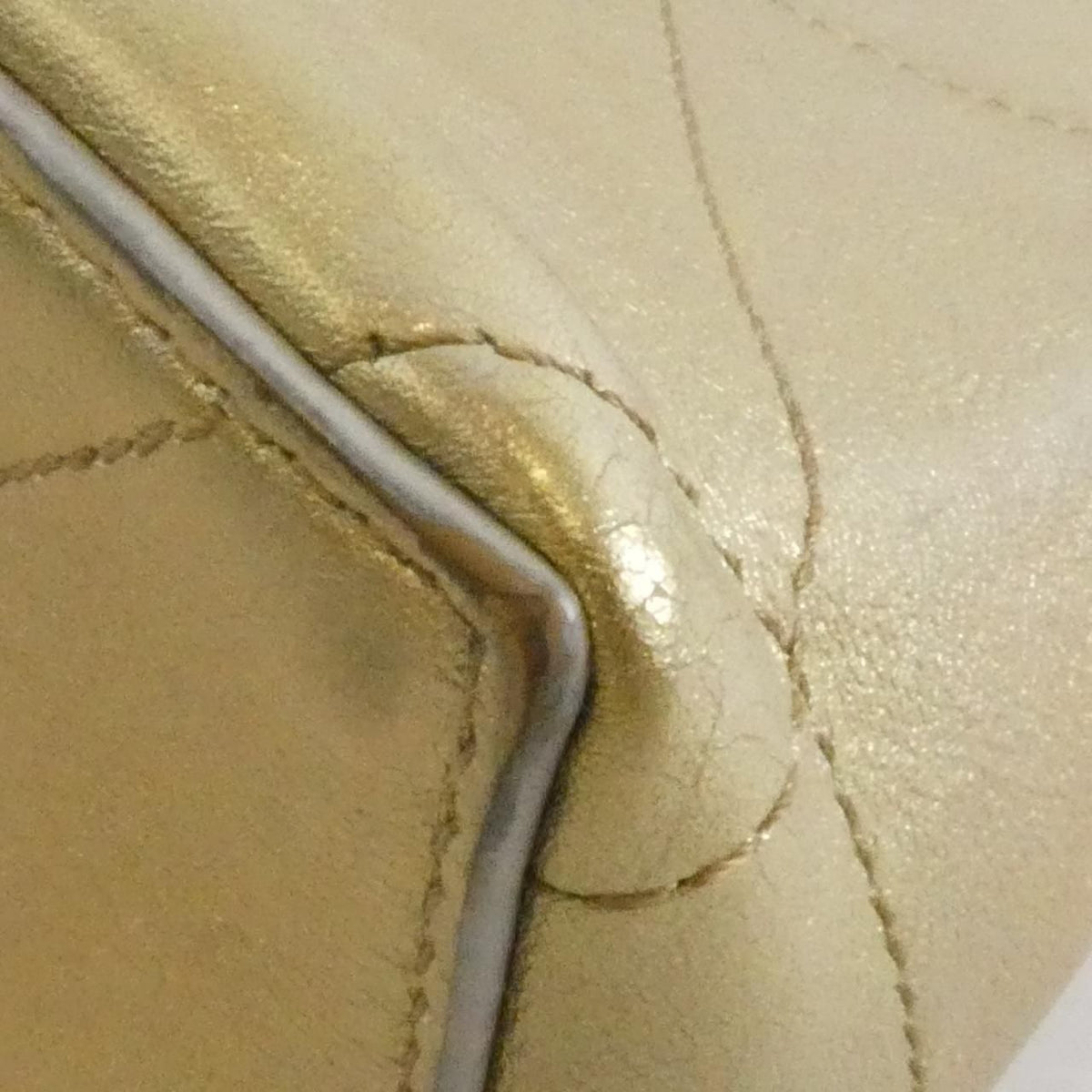 Chanel Shoulder Bag Gold — view 3