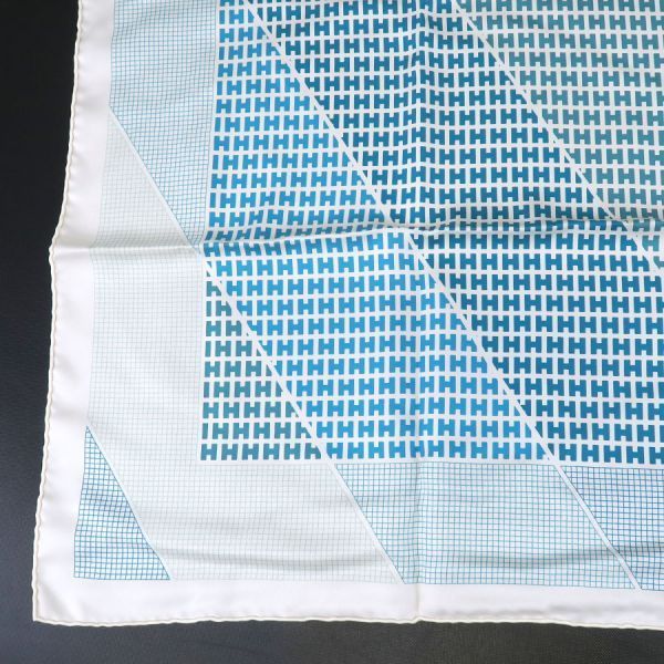 Hermes Carre 90 Scarf — view 5