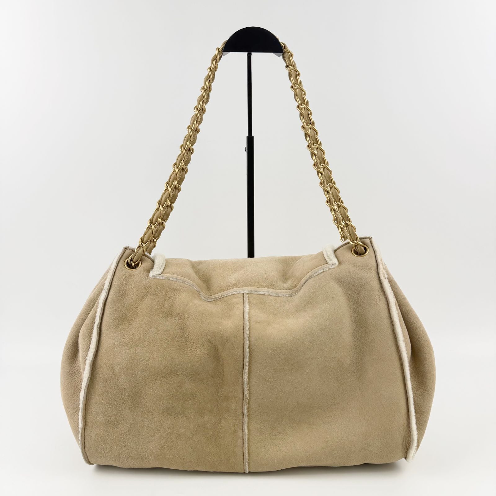 Chanel CC Logo Chain Shoulder Bag Suede Shearling Beige Gold Vintage — view 5