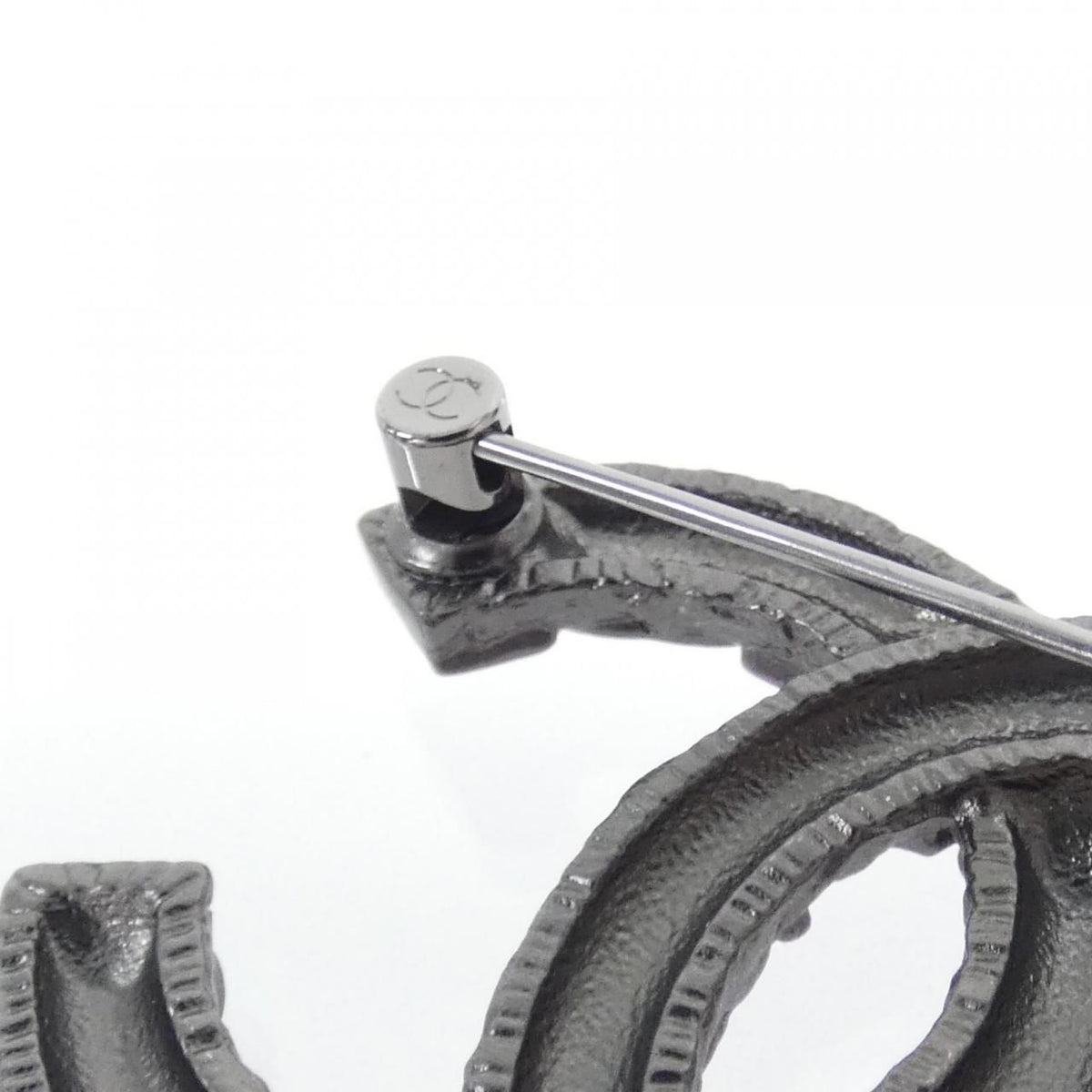Chanel Brooch Pink — view 3