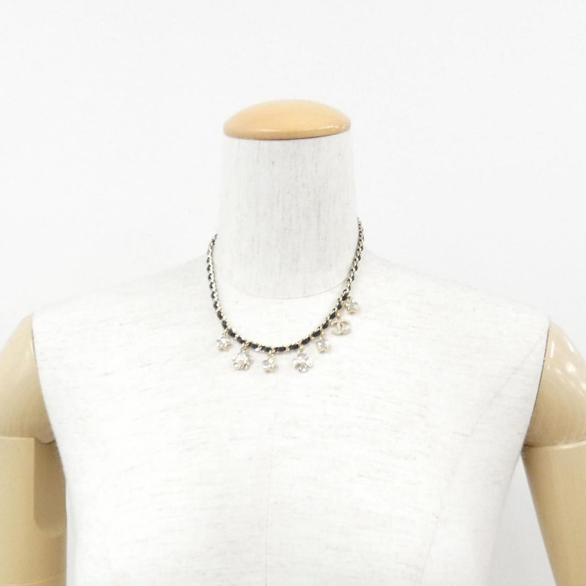 Chanel Choker Necklace Gold — view 5
