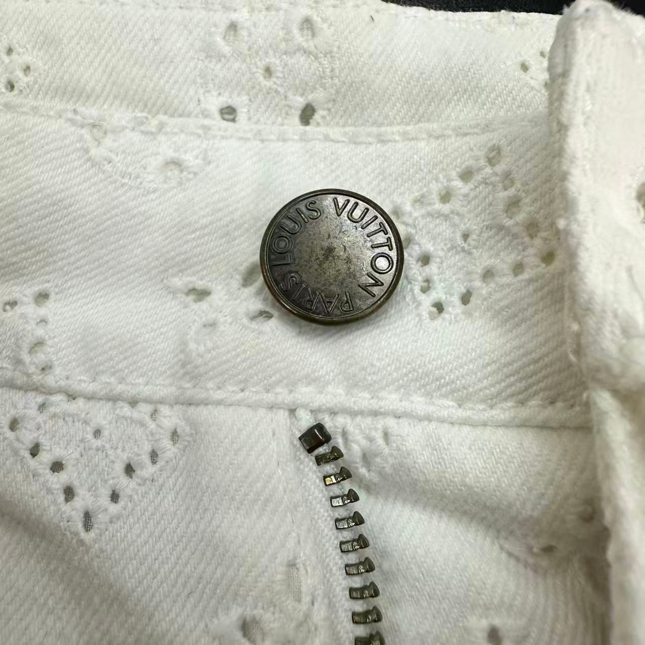 Louis Vuitton Monogram Shorts White 38 — view 5