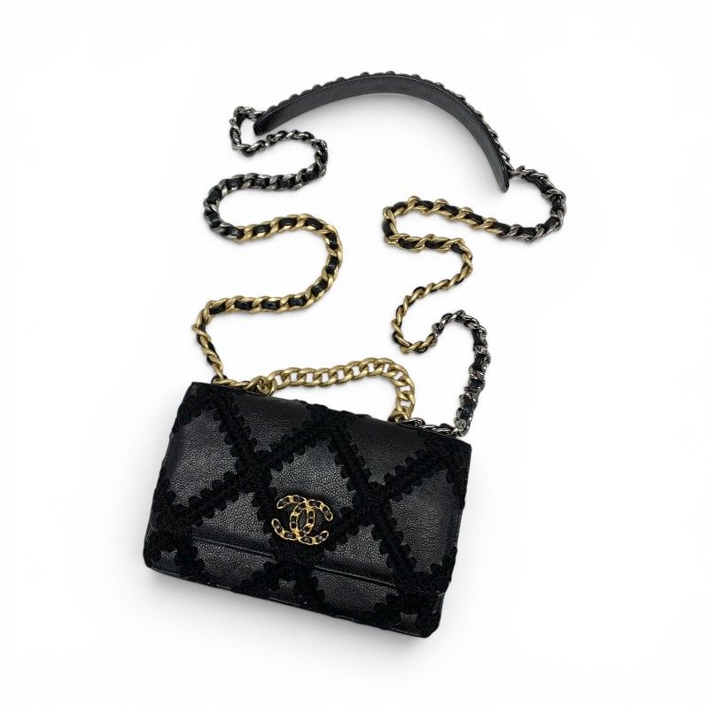Chanel Shoulder Bag Black Gold Silver 19 CC Logo Crochet Chain Wallet — view 4