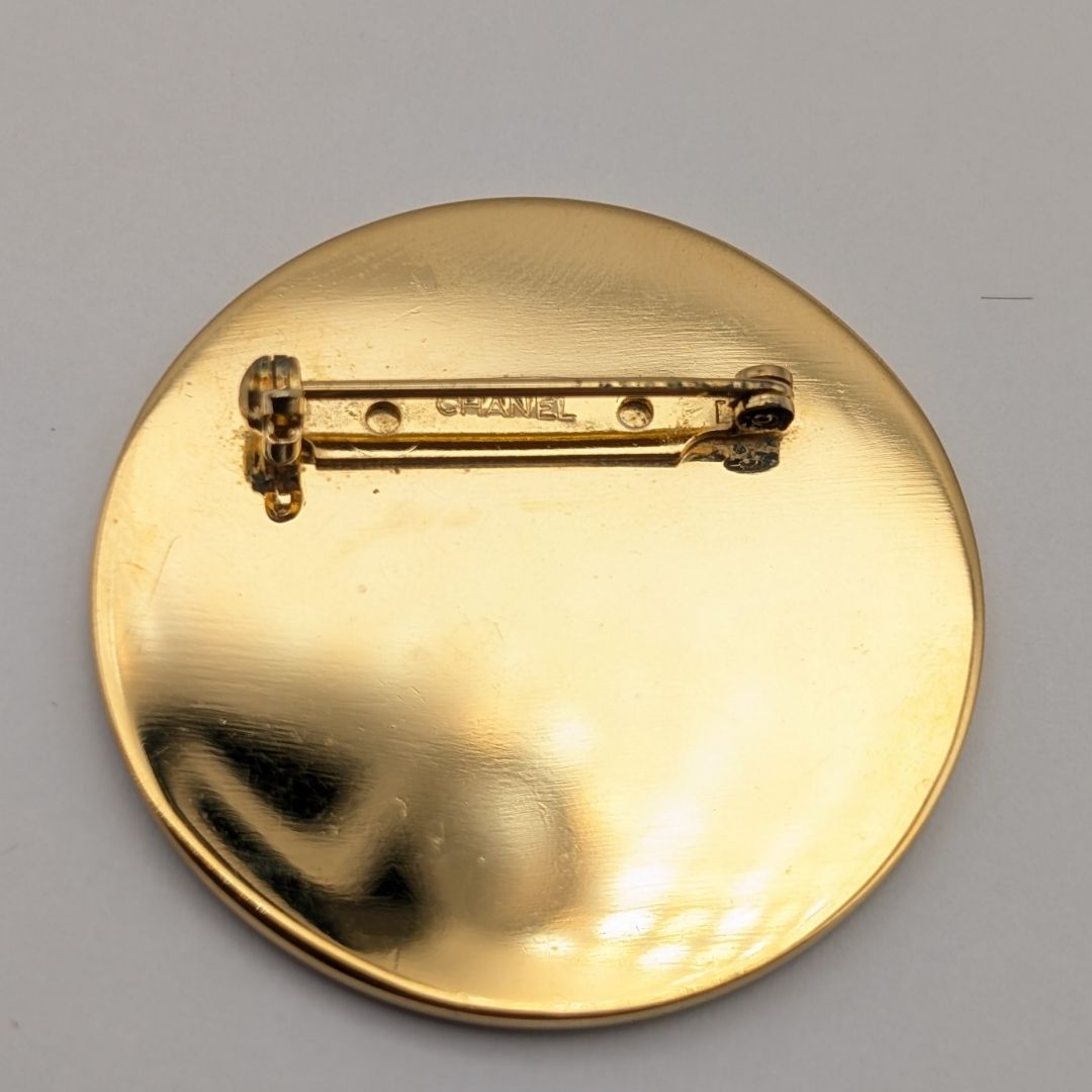 Chanel Brooch CC Logo Cambon Gold Black First Era Vintage — view 4