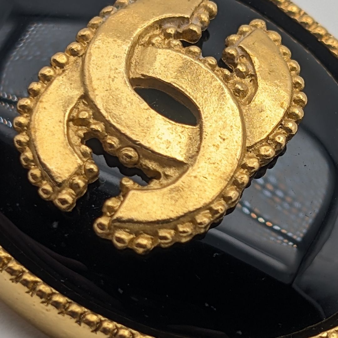 Chanel 96A Brooch CC Logo Gold Black Stone Vintage — view 3