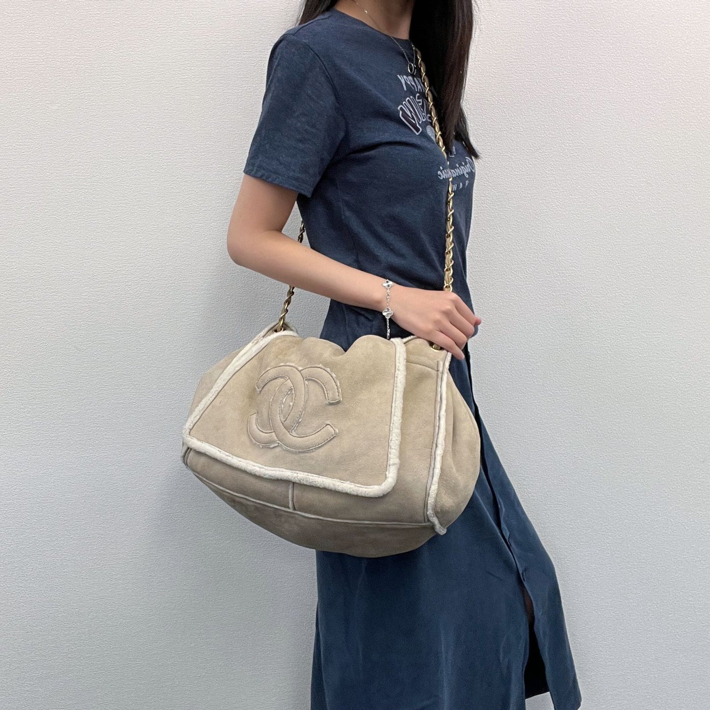 Chanel CC Logo Chain Shoulder Bag Suede Shearling Beige Gold Vintage