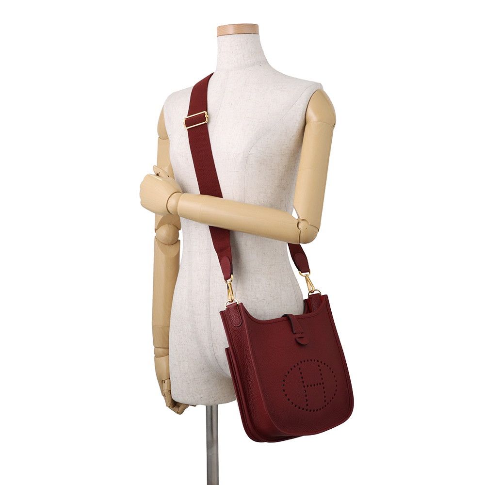 Hermes Shoulder Bag Evelyne 3 23 Rouge Ache Gold Taurillon Clemence — view 4