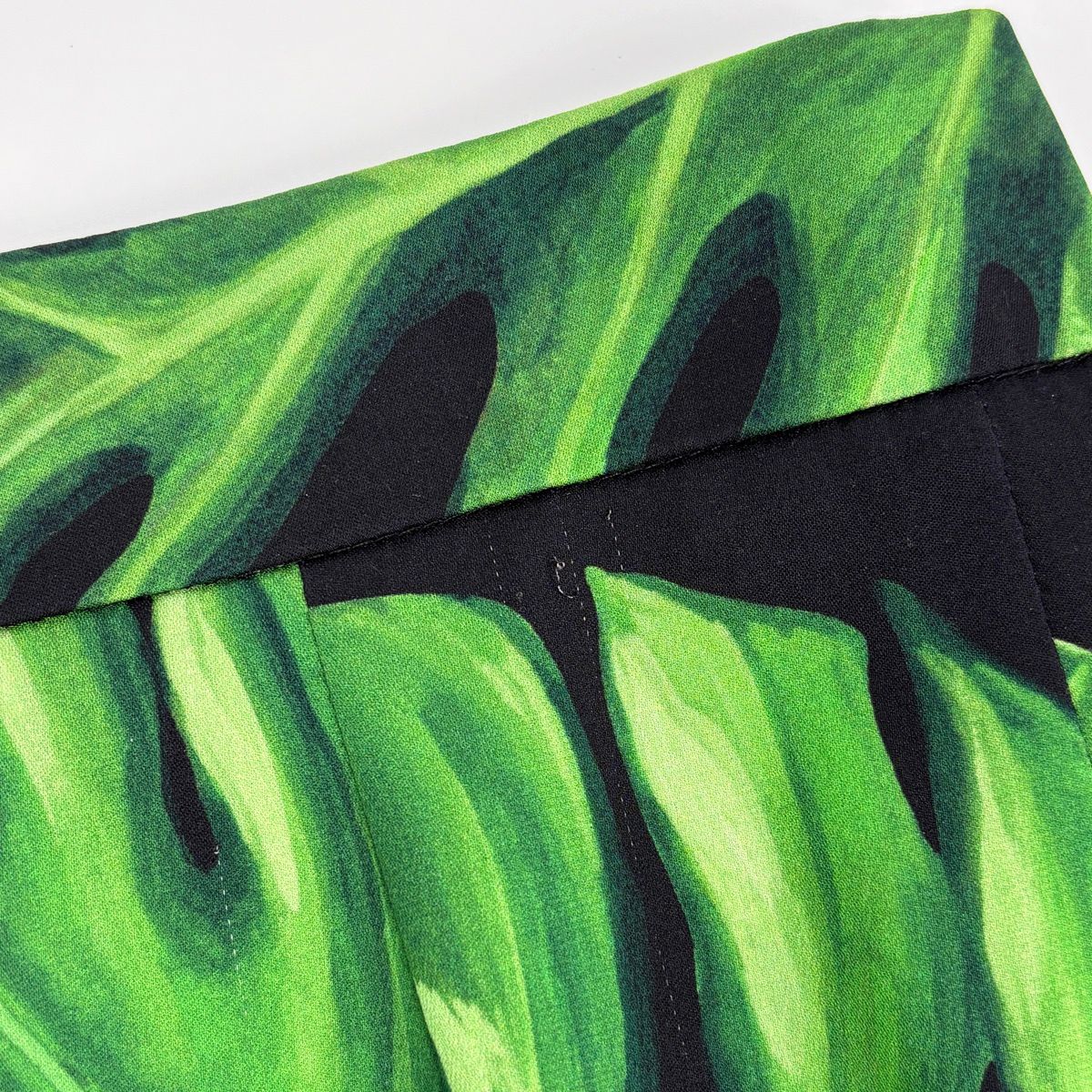Dolce & Gabbana Leaf Pattern Skirt Long Tight Slit Silk Polyurethane Black Green — view 5
