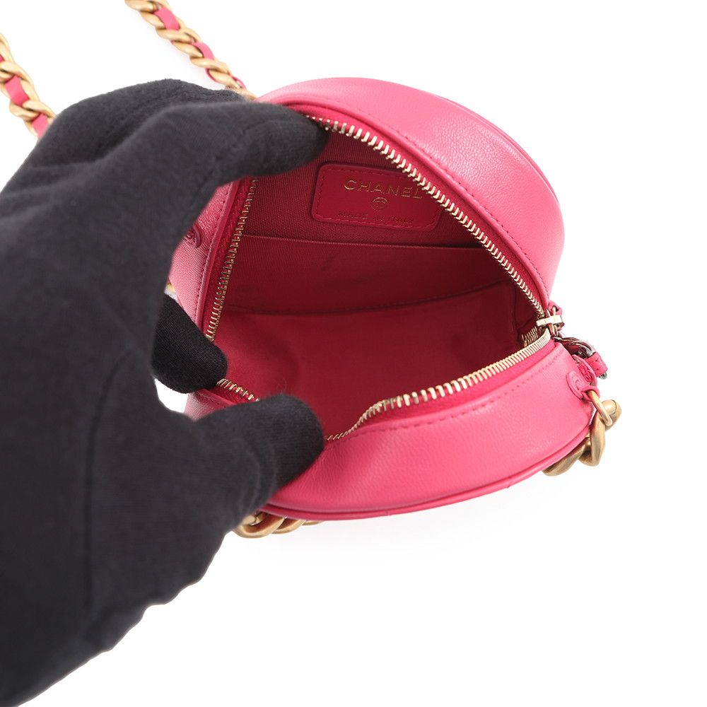 Chanel Chain Shoulder Bag 19 Quilted CC Logo Lambskin — view 5
