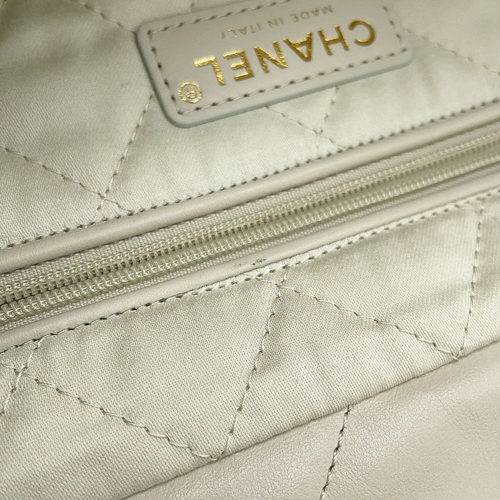 Chanel Handbag 22 Quilted Small Shiny Calfskin — view 7