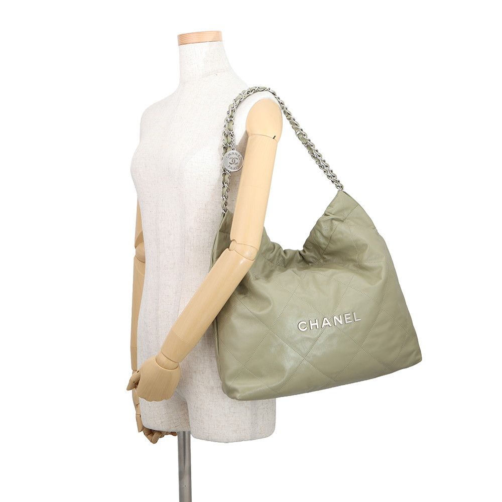 Chanel Handbag 22 Quilted Small Shiny Calf Leather — view 4