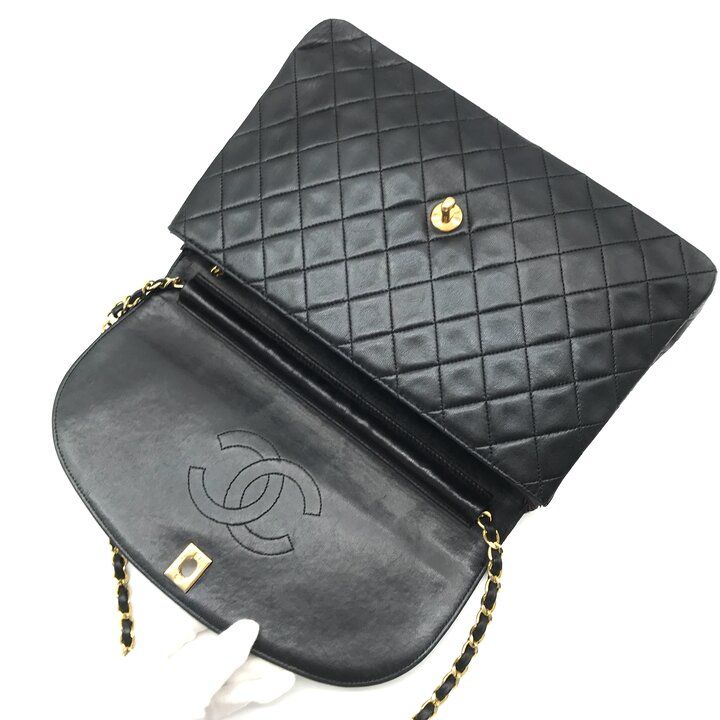 Chanel CC Logo Quilted Leather Turnlock Chain Shoulder Bag Black — view 8