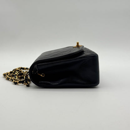 Chanel Large Shoulder Bag Diana Flap Quilted Black Leather CC Logo Turnlock — view 4