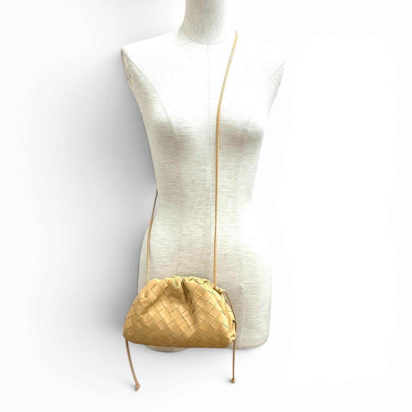 Bottega Veneta Mini the Pouch Leather Shoulder Bag Beige — view 5