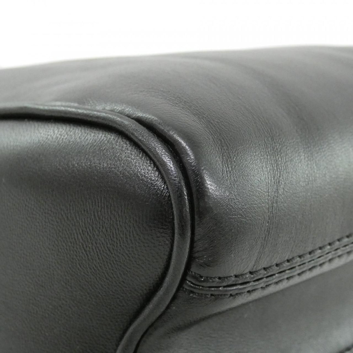 Louis Vuitton Twist MM Shoulder Bag — view 3