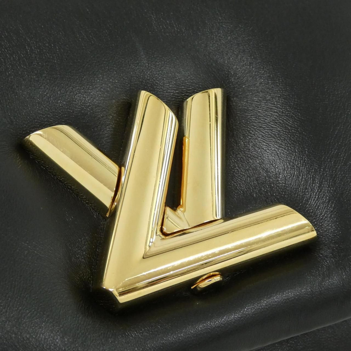 Louis Vuitton Twist MM Shoulder Bag — view 4