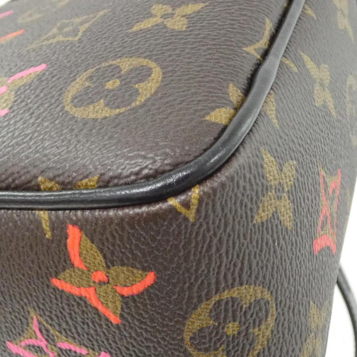 Louis Vuitton Monogram Sac Cool Shoulder Bag Heart — view 3