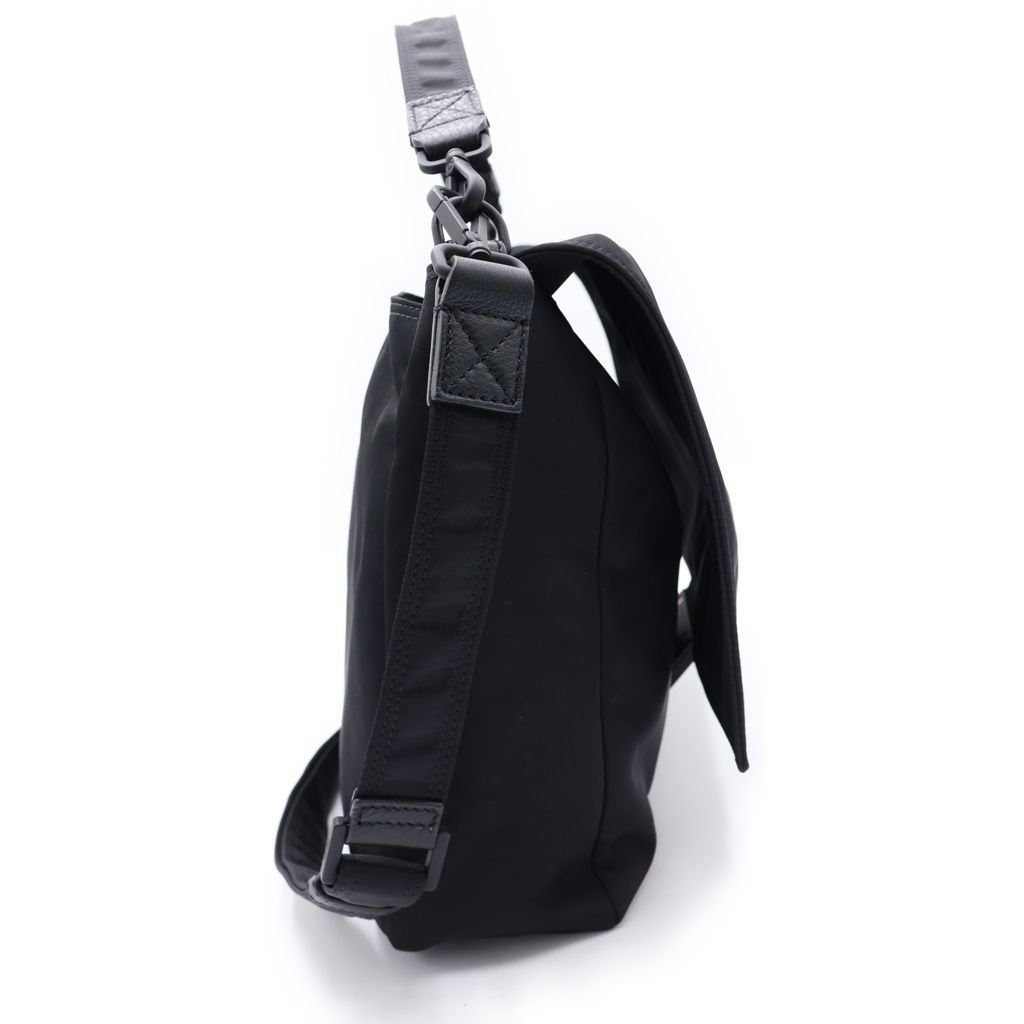 Fendi Baguette Messenger Shoulder Bag Black — view 3