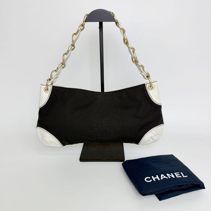 Chanel CC Logo Chain Shoulder Bag Canvas Leather Black White Gold Vintage — view 2