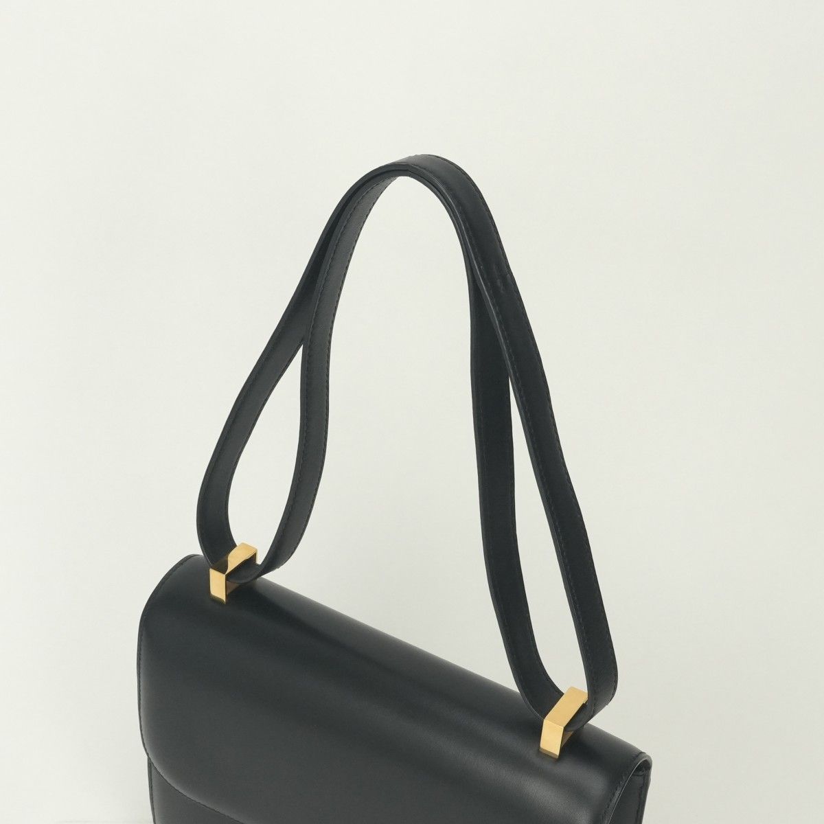Hermes Constance 23 Shoulder Bag Box Calf Noir Black Gold — view 4