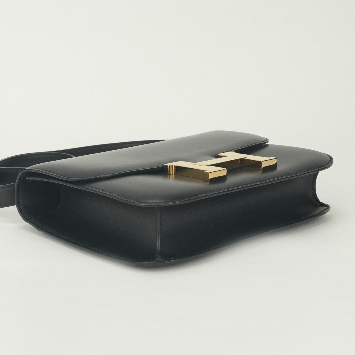 Hermes Constance 23 Shoulder Bag Box Calf Noir Black Gold — view 6