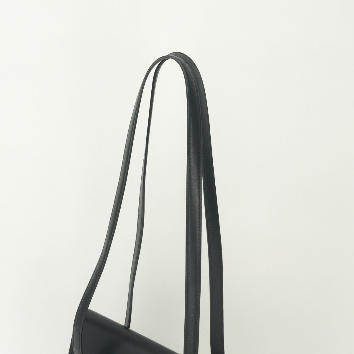 Hermes Vintage Shoulder Bag Box Calf Noir Black — view 4